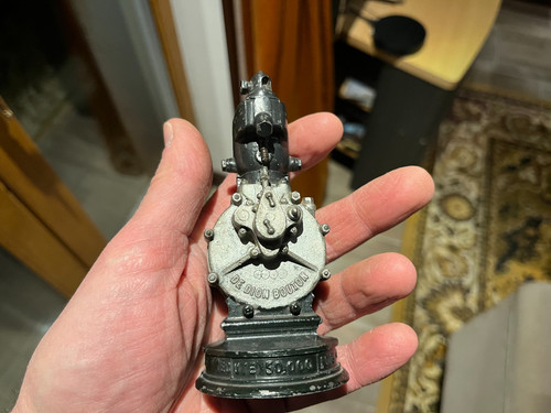 Mascotte moteur dion bouton - moteur,