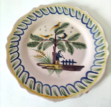 Assiette ancienne en faïence peinte à la main – joueur de pipeau et oiseaux