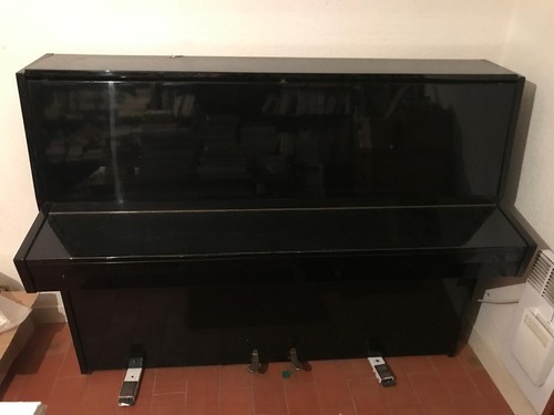 Piano droit laque - noir,