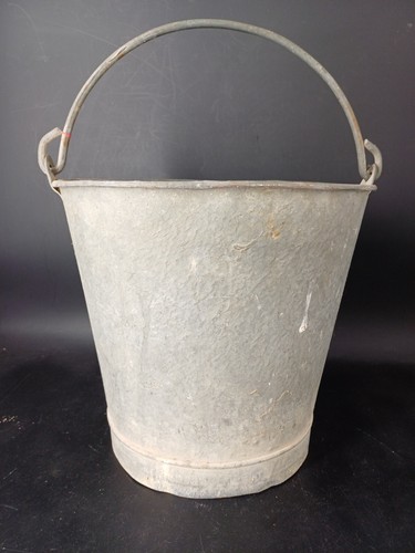 Ancien seau zinc acier - ancien, en