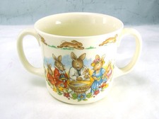 Royal Doulton Porcelaine bunnykins 2 Poignée Étreinte A Tasse Célébrer Baptême