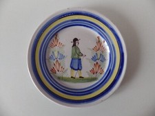très ancienne assiette en Faïence de QUIMPER signée HR