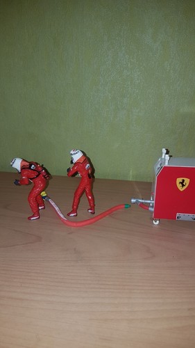 2 figurines pit - -,