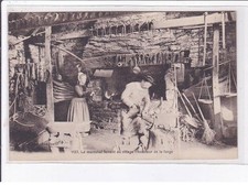 FINISTERE: le maréchal ferrant du village, intérieur de la forge - très bon