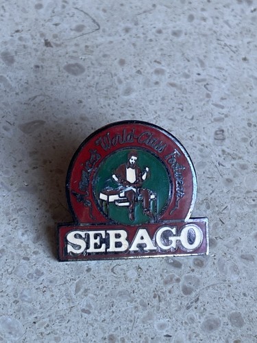 Pin sebago - pin’s,