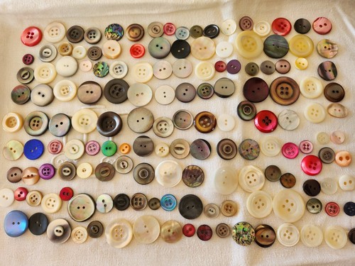 Gros lot 150 boutons - de,