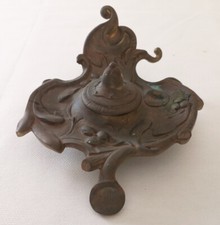 ANCIEN ENCRIER en BRONZE Signé