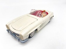 Mercedes Benz 300sl cabriolet Blanc + Femme 1:43 1960 Tekno