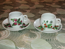 Paire de TASSES et SOUS-TASSES
