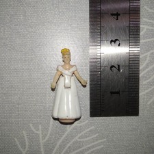 Polly Pocket Disney :  figurine CENDRILLON - robe de bal