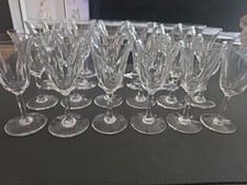 Service de 24 verres à  cristal de st Louis modèle Cerdagne 13cm Et 13.8 cm