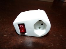 Adaptateur de prise suisse avec interrupteur ON/OFF