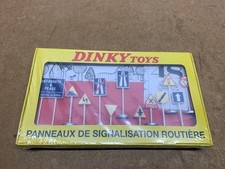 DINKY TOYS ATLAS 593 PANNEAUX DE SIGNALISATION  EN BOITE SOUS FILM 1/43 C2