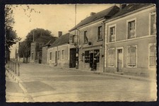 72 JUPILLES - Un Coin de la Place - Pompe à essence