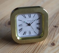 Réveil mécanique. Forme carrée moderne laiton brossé. SILVOZ Germany. Fonctionne