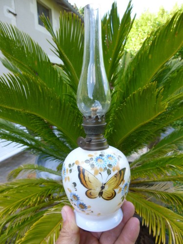 Lampe petrole opaline - a, en