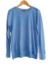 Pull fin bleu. Col rond