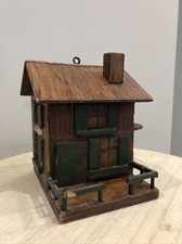 Ancienne tirelire forme chalet