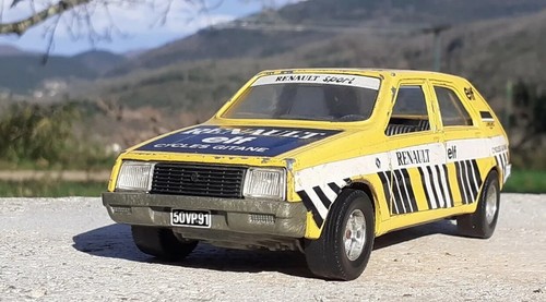 Burago renault 14 cycles - 1/24,