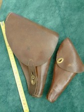 2 Anciens Étuis de revolver.