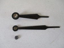 PAIRE D' AIGUILLES + ECROU CIRCULAIRE DE SERRAGE    pour   WESTMINSTER ODO