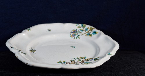 Grand plat festonné - ,