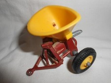 BRITAINS 9538 SEMOIR VICON 1/32 ème