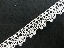 dentelle  ancienne festonnée