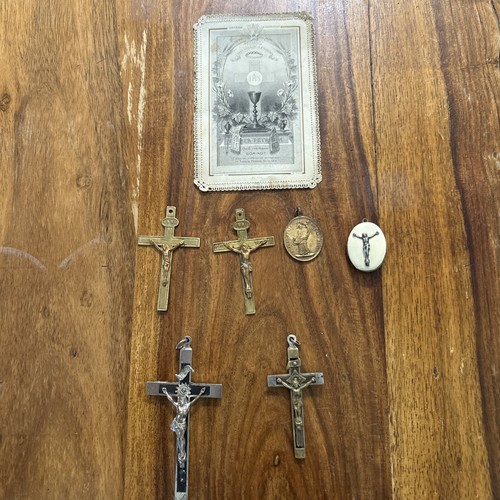 Lot objets religieux boîte