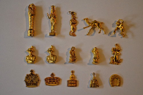  Lot de15 fèves métal doré