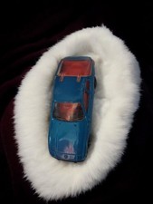 Véhicule miniature ancien