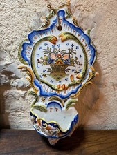 BENITIER - GEO MARTEL DESVRES - décor polychrome corbeille fleurs