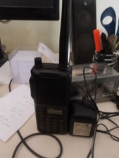 ICOM IC-F3 radio  uhf avec son chargeur