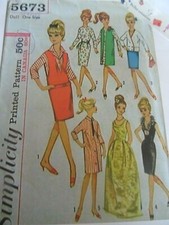 5673 PATRON SIMPLICITY  VINTAGE ANNEE 70  5 CREATIONS BARBIE ROBE  CHASUBLE   