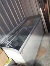 Congélateur vitré libre service