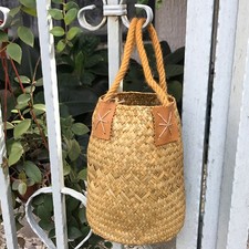  Panier tressé en jonc de mer