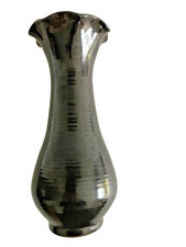 vase marron en terre cuite de