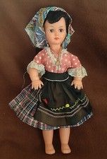 ANCIENNE POUPÉE BELLA brune