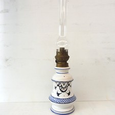 * LAMPE A PETROLE FAIENCE + VERRE