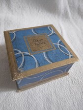 Ancienne boîte à poudre P