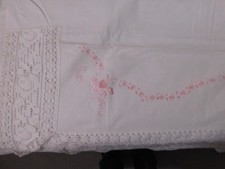 Drap ancien en  coton Brodé 180 cm / 240 cm  retour de 35 cm