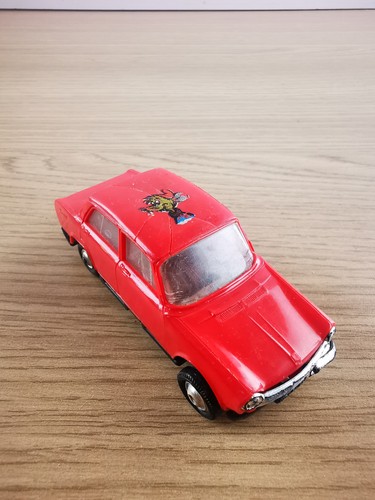 Voiture miniature ancienne