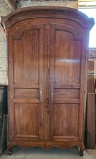 Armoire Louis XV d'époque à chapeau de gendarme