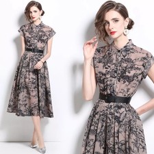 Robe En Cachemire Imprimé Noir Sur Beige Avec Ceinture Noire Élégante Fraîche