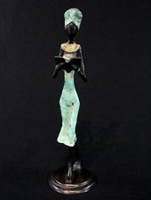 Art Africain Contemporain -Elégante Femme Liseuse en Bronze - Burkina - 22 cms
