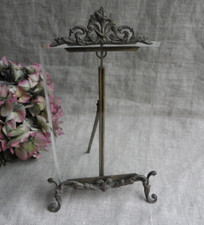 PORTE-PHOTO ANCIEN EN LAITON ET VERRE BISEAUTÉ - FEUILLES D'ACANTHE - H 22 cm