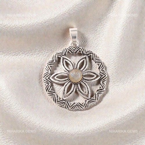 Pendentif neuf pierres de - pendentif, en