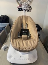 Balancelle mamaroo5 - 4 moms beige en très bon état 