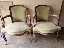 Paire de fauteuils cabriolets de style Louis XV en bois mouluré Reine XIXe