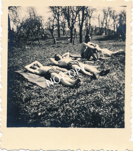 Photo wk2 soldats quartier - photo,